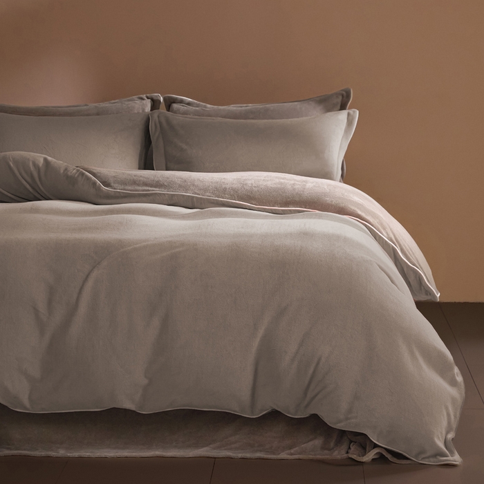 91家纺网 家纺一手货源 找家纺 麦田家纺 2025新款A类高克重纯色牛奶绒四件套 灰咖