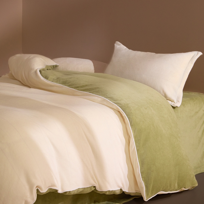 91家纺网 家纺一手货源 找家纺 麦田家纺 2025新款A类高克重纯色牛奶绒四件套 奶黄-军绿