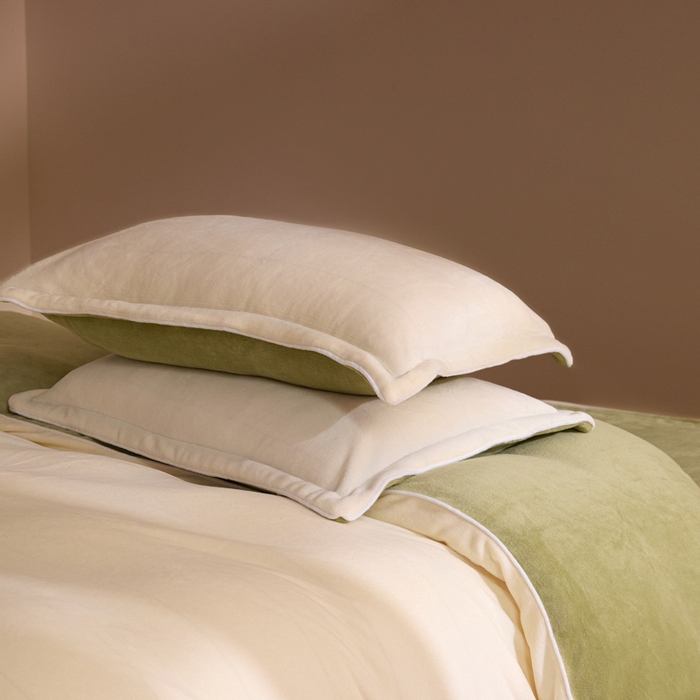 91家纺网 家纺一手货源 找家纺 麦田家纺 2025新款A类高克重纯色牛奶绒四件套 奶黄-军绿