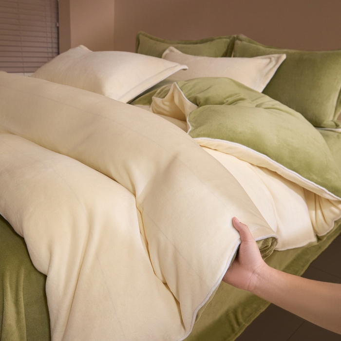 91家纺网 家纺一手货源 找家纺 麦田家纺 2025新款A类高克重纯色牛奶绒四件套 奶黄-军绿