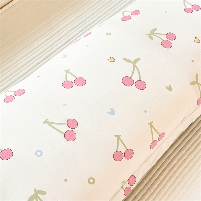 91家纺网 家纺一手货源 找家纺 麦田家纺 2025新款全棉印花12868长枕 美味樱桃