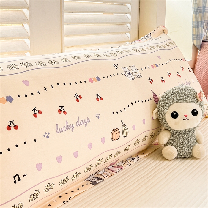 91家纺网 家纺一手货源 找家纺 麦田家纺 2025新款全棉印花12868长枕 南瓜小猫