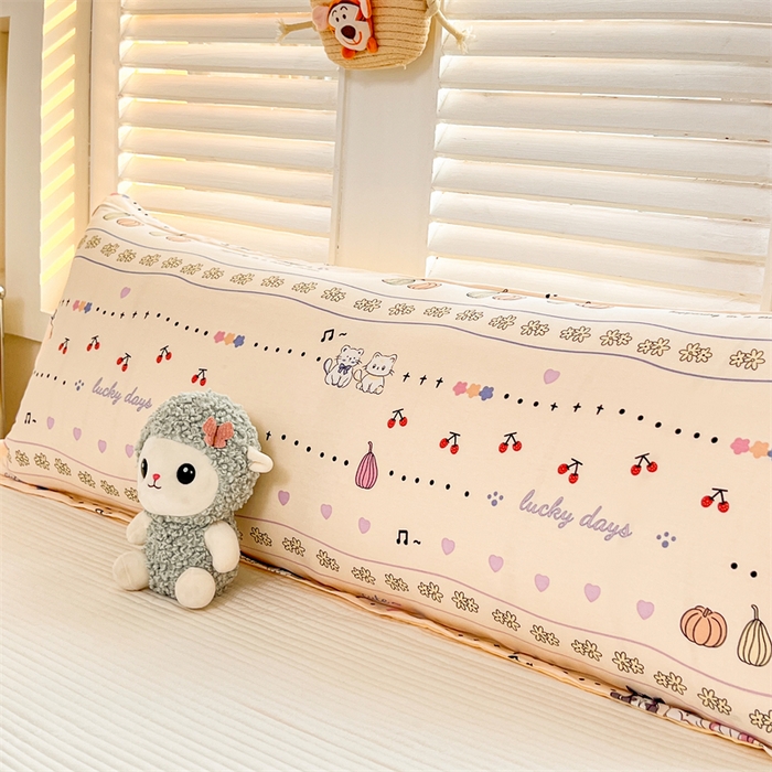 91家纺网 家纺一手货源 找家纺 麦田家纺 2025新款全棉印花12868长枕 南瓜小猫