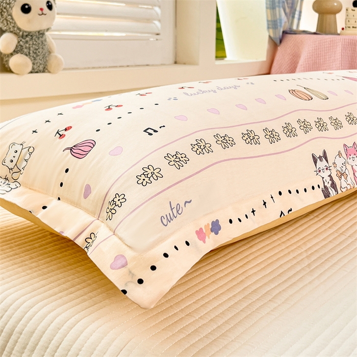 91家纺网 家纺一手货源 找家纺 麦田家纺 2025新款全棉印花12868长枕 南瓜小猫