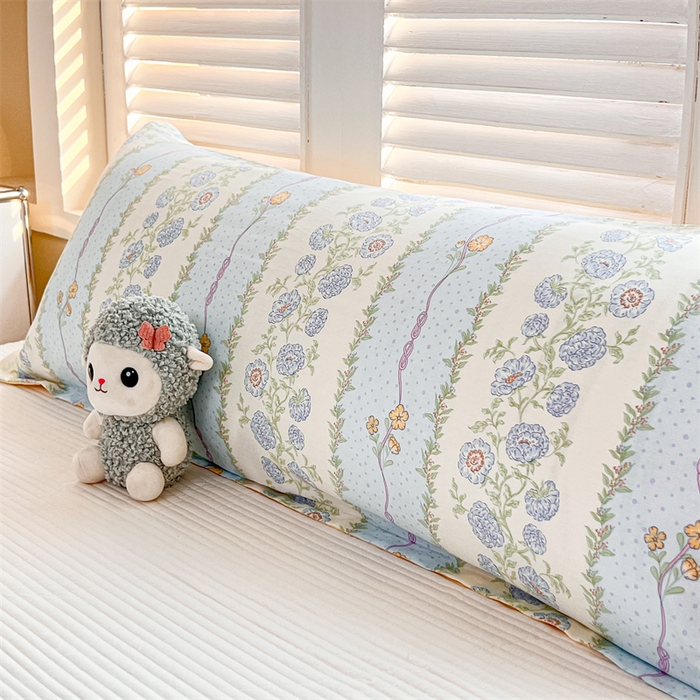 91家纺网 家纺一手货源 找家纺 麦田家纺 2025新款全棉印花12868长枕 花涧