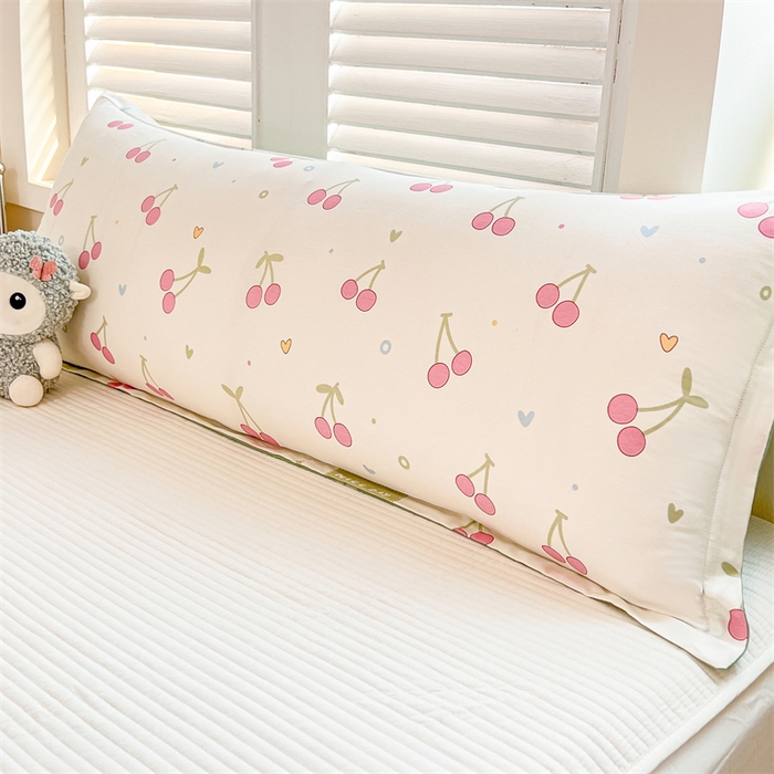 91家纺网 家纺一手货源 找家纺 麦田家纺 2025新款全棉印花12868长枕 美味樱桃