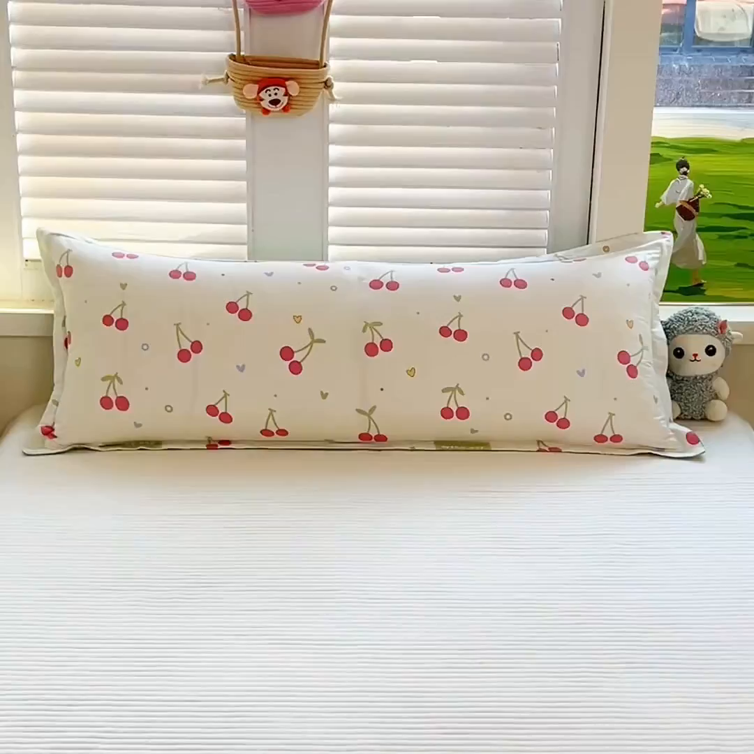 91家纺网 家纺一手货源 找家纺 麦田家纺 2025新款全棉印花12868长枕 美味樱桃