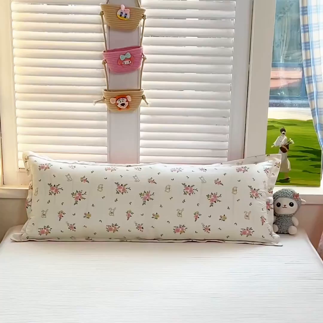 91家纺网 家纺一手货源 找家纺 麦田家纺 2025新款全棉印花12868长枕 花园小兔