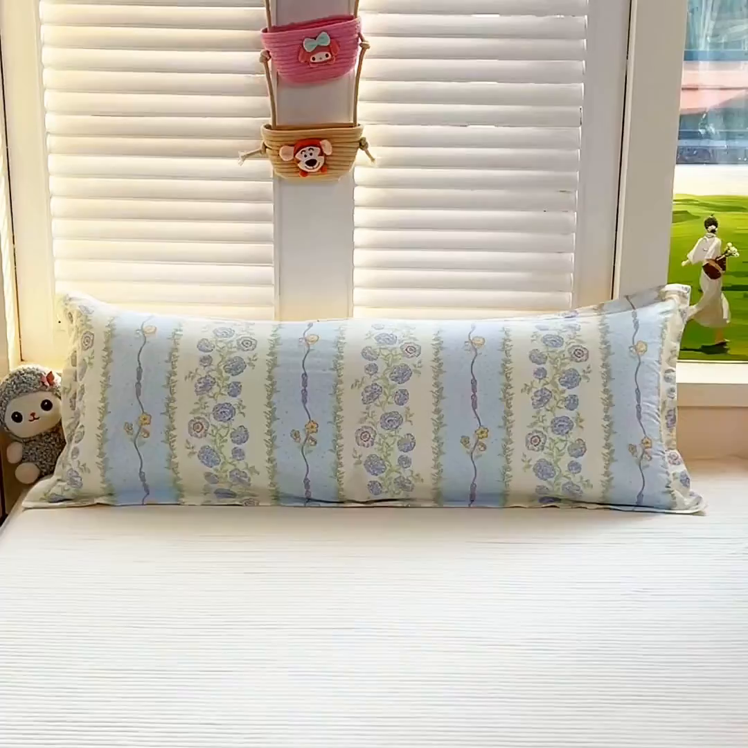 91家纺网 家纺一手货源 找家纺 麦田家纺 2025新款全棉印花12868长枕 花涧