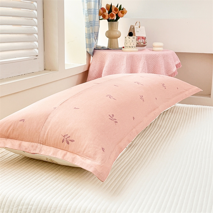 91家纺网 家纺一手货源 找家纺 麦田家纺 2025新款全棉印花12868长枕 花园小兔