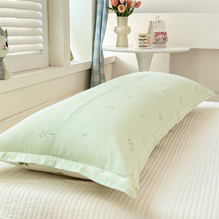 91家纺网 家纺一手货源 找家纺 麦田家纺 2025新款全棉印花12868长枕 芳草记忆