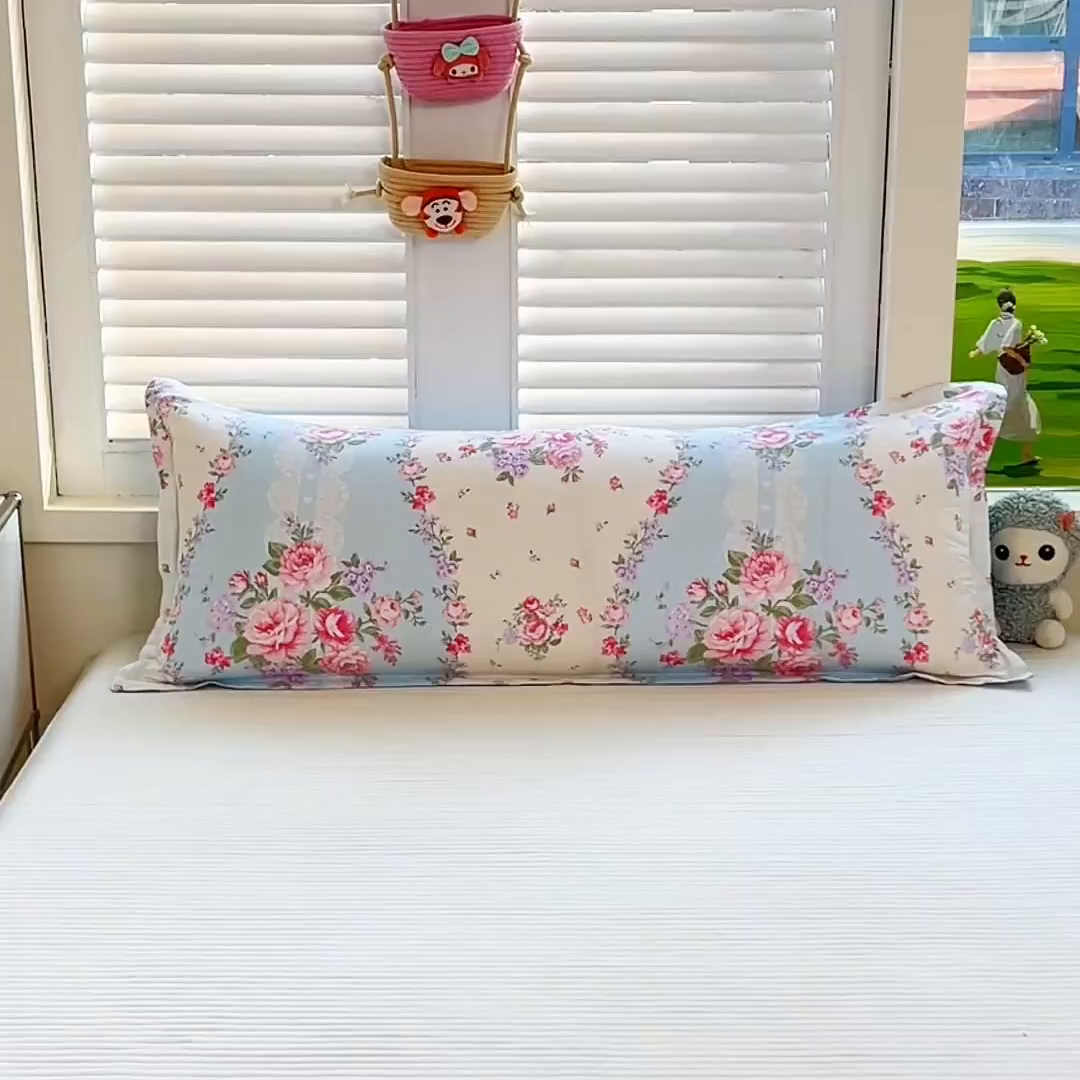 91家纺网 家纺一手货源 找家纺 麦田家纺 2025新款全棉印花12868长枕 淡香花语