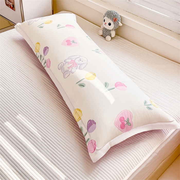 91家纺网 家纺一手货源 找家纺 麦田家纺 2025新款全棉印花12868长枕 悠悠花园