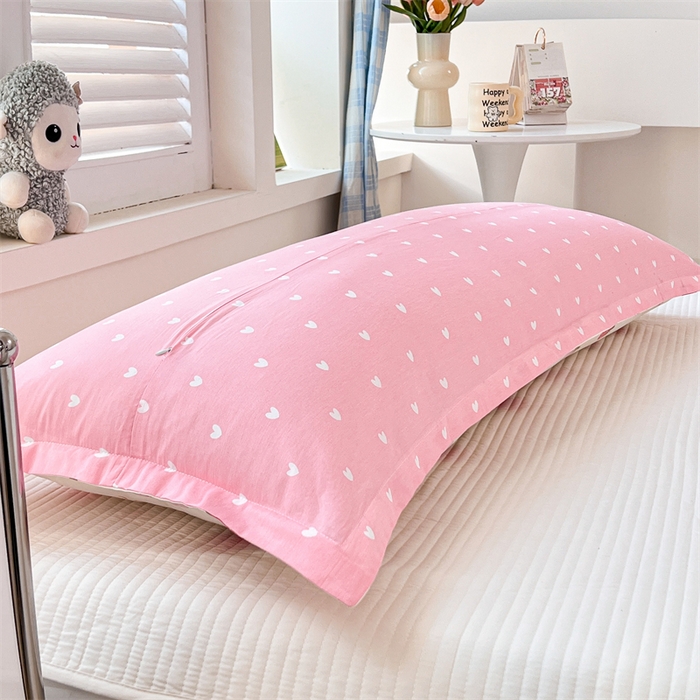 91家纺网 家纺一手货源 找家纺 麦田家纺 2025新款全棉印花12868长枕 草莓庄园