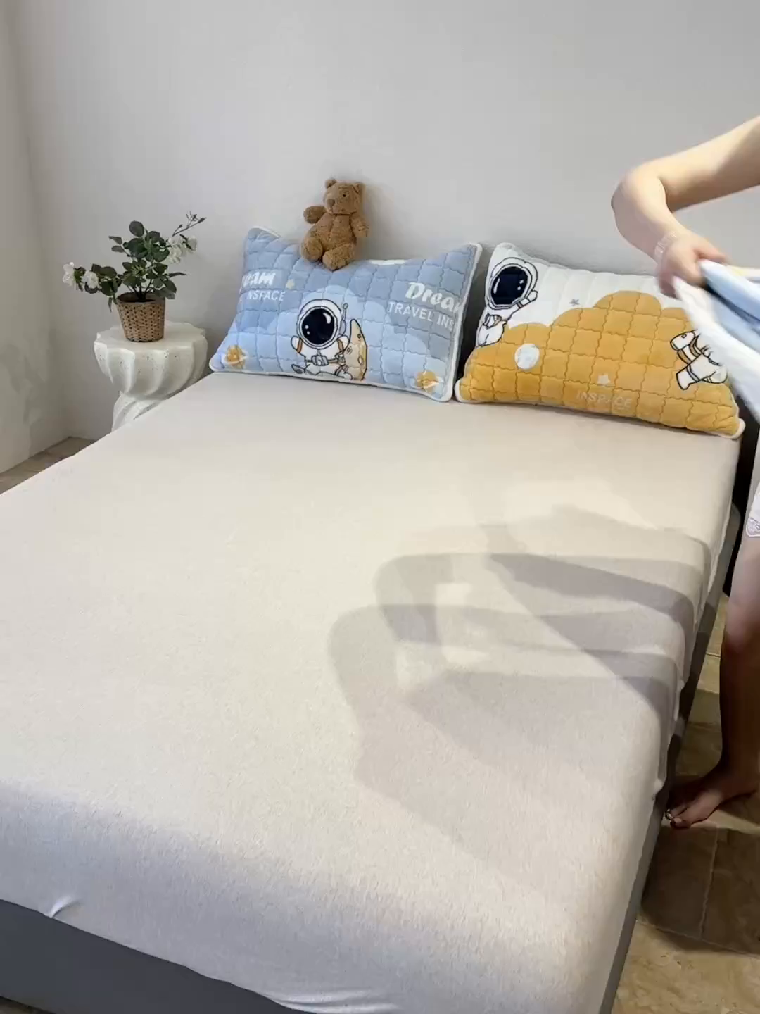 91家纺网 家纺一手货源 找家纺 （总）莉莉安家纺 2025秋冬新款加厚三层夹棉牛奶绒贝贝绒毯冬季保暖盖毯复合毛毯