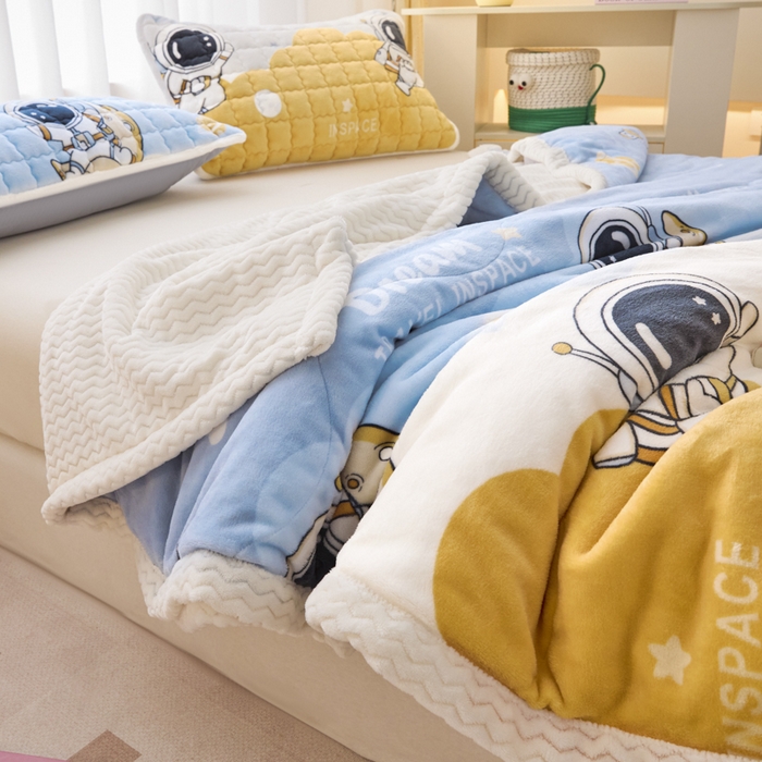 91家纺网 家纺一手货源 找家纺 （总）莉莉安家纺 2025秋冬新款加厚三层夹棉牛奶绒贝贝绒毯冬季保暖盖毯复合毛毯