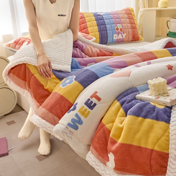 91家纺网 家纺一手货源 找家纺 （总）莉莉安家纺 2025秋冬新款加厚三层夹棉牛奶绒贝贝绒毯冬季保暖盖毯复合毛毯