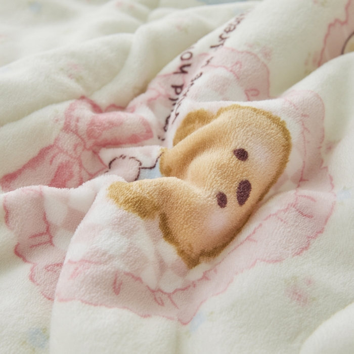 91家纺网 家纺一手货源 找家纺 莉莉安家纺 2025秋冬新款加厚三层夹棉牛奶绒贝贝绒毯冬季保暖盖毯复合毛毯 熊熊玩偶