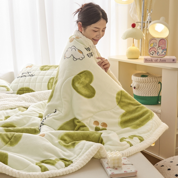 91家纺网 家纺一手货源 找家纺 莉莉安家纺 2025秋冬新款加厚三层夹棉牛奶绒贝贝绒毯冬季保暖盖毯复合毛毯 爱恋生活