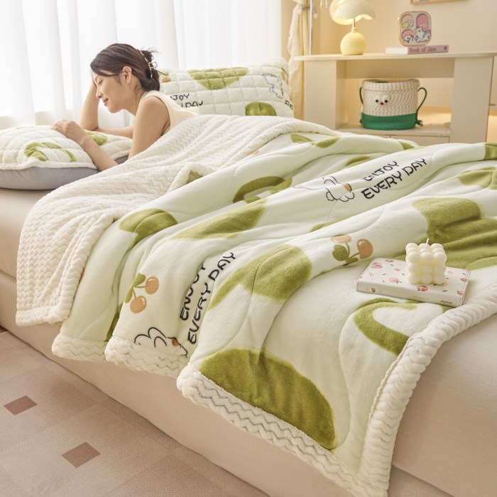 91家纺网 家纺一手货源 找家纺 莉莉安家纺 2025秋冬新款加厚三层夹棉牛奶绒贝贝绒毯冬季保暖盖毯复合毛毯 爱恋生活