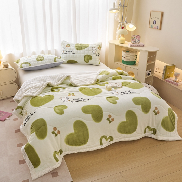 91家纺网 家纺一手货源 找家纺 莉莉安家纺 2025秋冬新款加厚三层夹棉牛奶绒贝贝绒毯冬季保暖盖毯复合毛毯 爱恋生活