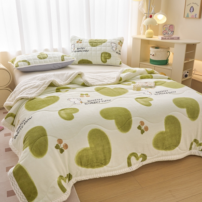 91家纺网 家纺一手货源 找家纺 莉莉安家纺 2025秋冬新款加厚三层夹棉牛奶绒贝贝绒毯冬季保暖盖毯复合毛毯 爱恋生活