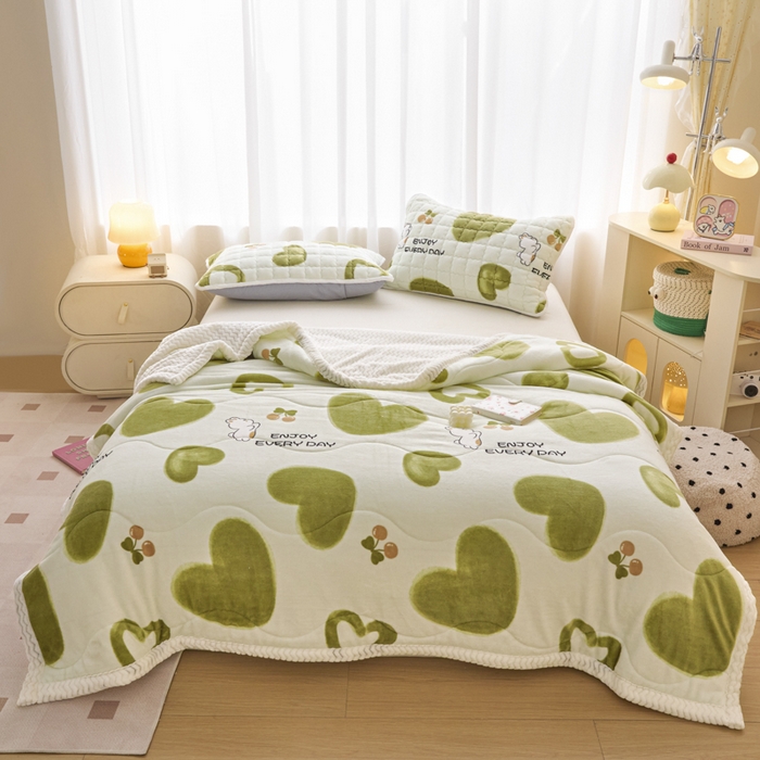 91家纺网 家纺一手货源 找家纺 莉莉安家纺 2025秋冬新款加厚三层夹棉牛奶绒贝贝绒毯冬季保暖盖毯复合毛毯 爱恋生活