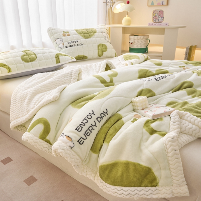 91家纺网 家纺一手货源 找家纺 莉莉安家纺 2025秋冬新款加厚三层夹棉牛奶绒贝贝绒毯冬季保暖盖毯复合毛毯 爱恋生活