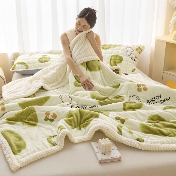 91家纺网 家纺一手货源 找家纺 莉莉安家纺 2025秋冬新款加厚三层夹棉牛奶绒贝贝绒毯冬季保暖盖毯复合毛毯 爱恋生活