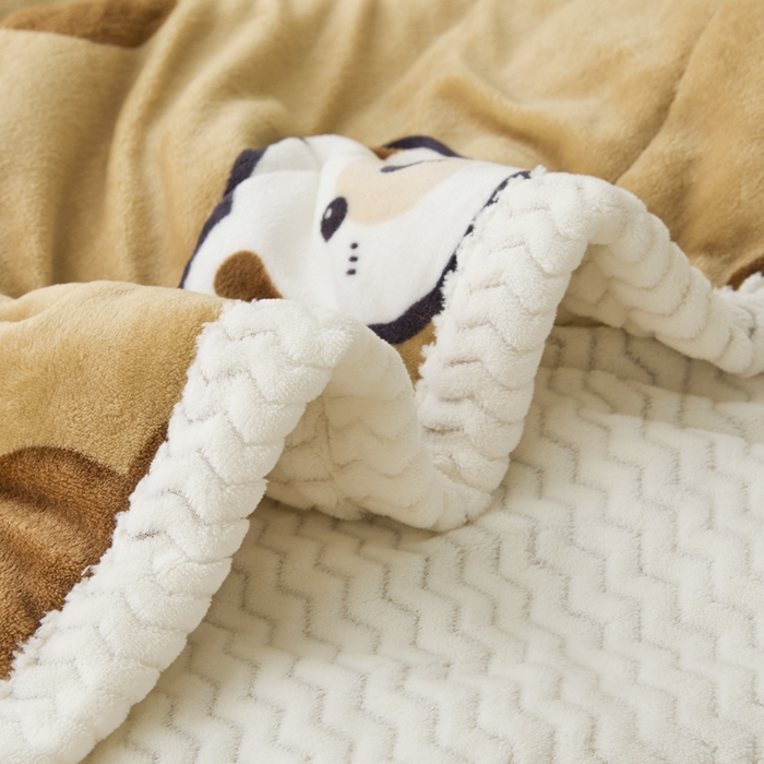 91家纺网 家纺一手货源 找家纺 莉莉安家纺 2025秋冬新款加厚三层夹棉牛奶绒贝贝绒毯冬季保暖盖毯复合毛毯 爱心小熊