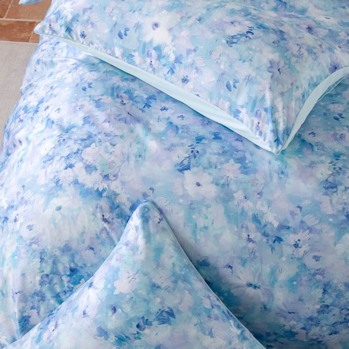 91家纺网 家纺一手货源 找家纺 麦田家纺 2025新款A类冰丝天丝玉锦缎印花四件套 千与千寻-蓝