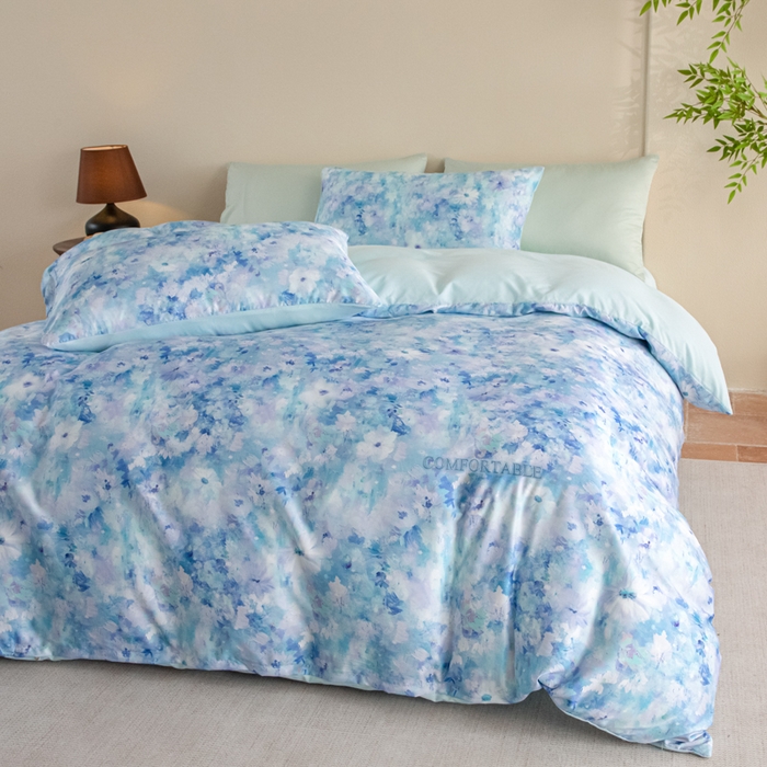 91家纺网 家纺一手货源 找家纺 麦田家纺 2025新款A类冰丝天丝玉锦缎印花四件套 千与千寻-蓝