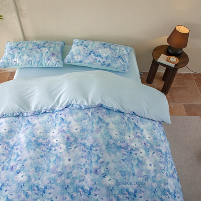 91家纺网 家纺一手货源 找家纺 麦田家纺 2025新款A类冰丝天丝玉锦缎印花四件套 千与千寻-蓝