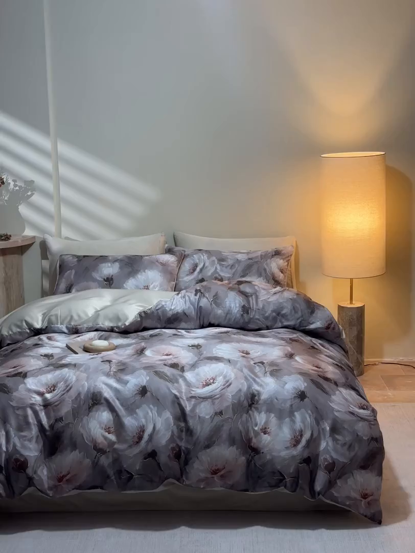 91家纺网 家纺一手货源 找家纺 麦田家纺 2025新款A类冰丝天丝玉锦缎印花四件套 索莱娅咖