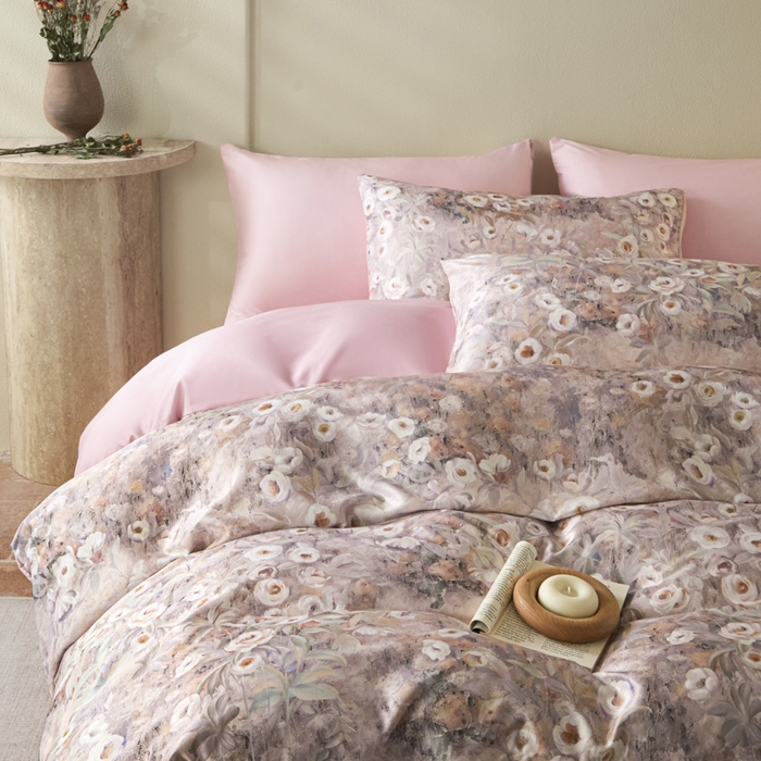 91家纺网 家纺一手货源 找家纺 麦田家纺 2025新款A类冰丝天丝玉锦缎印花四件套 印象花园粉紫