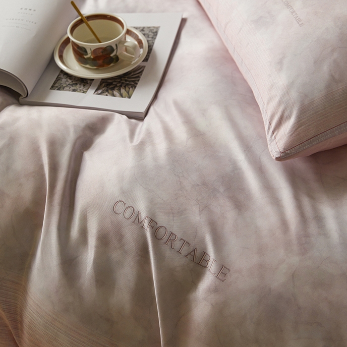 91家纺网 家纺一手货源 找家纺 麦田家纺 2025新款A类冰丝天丝玉锦缎印花四件套 华尔兹-烟粉