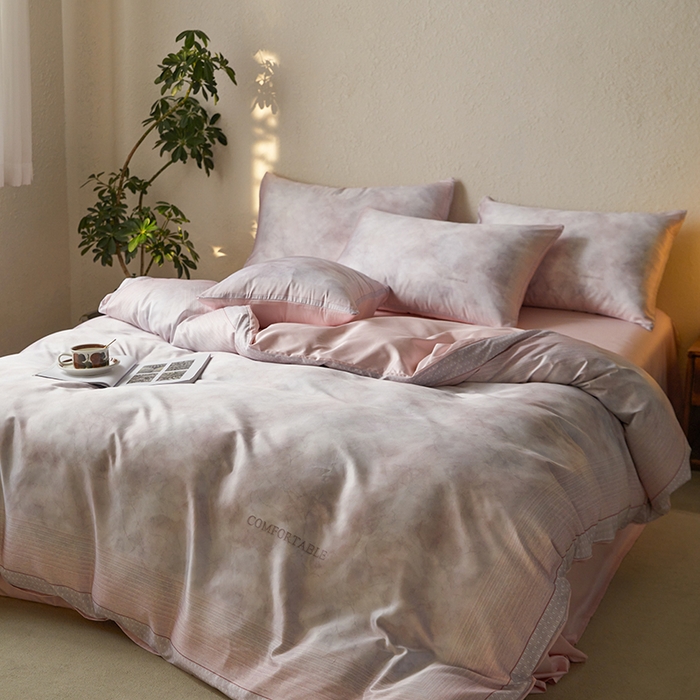 91家纺网 家纺一手货源 找家纺 麦田家纺 2025新款A类冰丝天丝玉锦缎印花四件套 华尔兹-烟粉