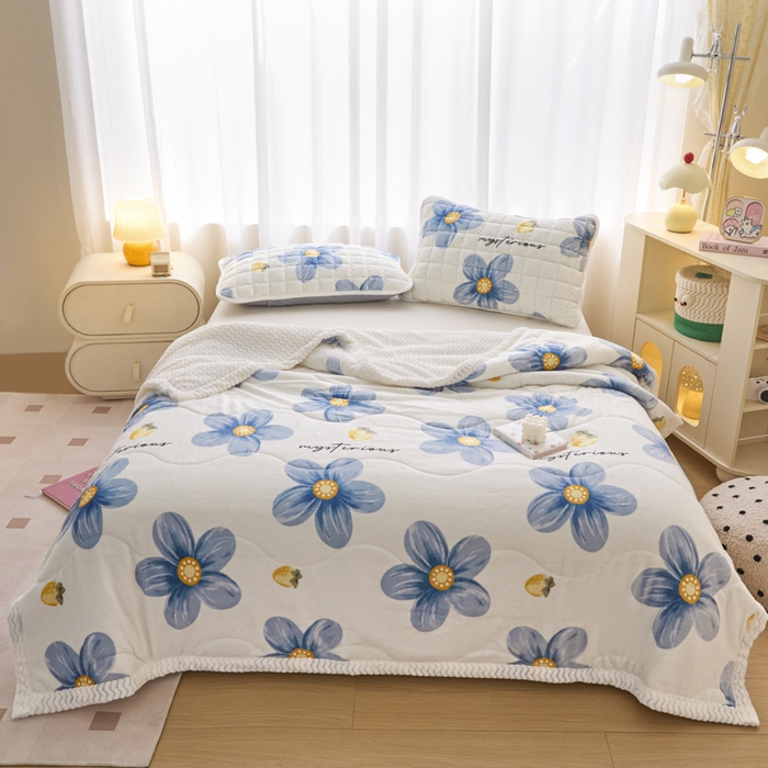 91家纺网 家纺一手货源 找家纺 莉莉安家纺 2025秋冬新款加厚三层夹棉牛奶绒贝贝绒毯冬季保暖盖毯复合毛毯 繁花似锦