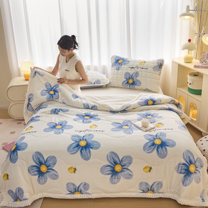 91家纺网 家纺一手货源 找家纺 莉莉安家纺 2025秋冬新款加厚三层夹棉牛奶绒贝贝绒毯冬季保暖盖毯复合毛毯 繁花似锦