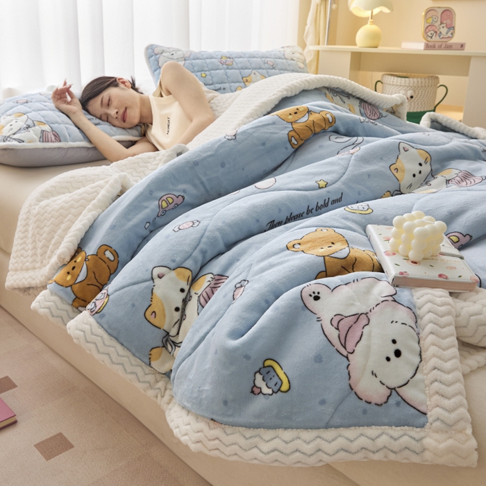 91家纺网 家纺一手货源 找家纺 莉莉安家纺 2025秋冬新款加厚三层夹棉牛奶绒贝贝绒毯冬季保暖盖毯复合毛毯 欢乐宠物