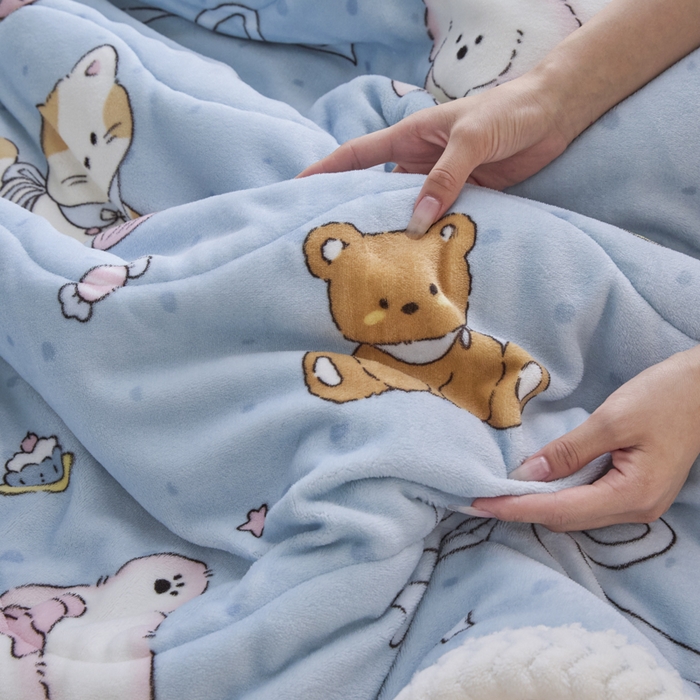 91家纺网 家纺一手货源 找家纺 莉莉安家纺 2025秋冬新款加厚三层夹棉牛奶绒贝贝绒毯冬季保暖盖毯复合毛毯 欢乐宠物