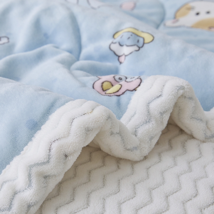 91家纺网 家纺一手货源 找家纺 莉莉安家纺 2025秋冬新款加厚三层夹棉牛奶绒贝贝绒毯冬季保暖盖毯复合毛毯 欢乐宠物