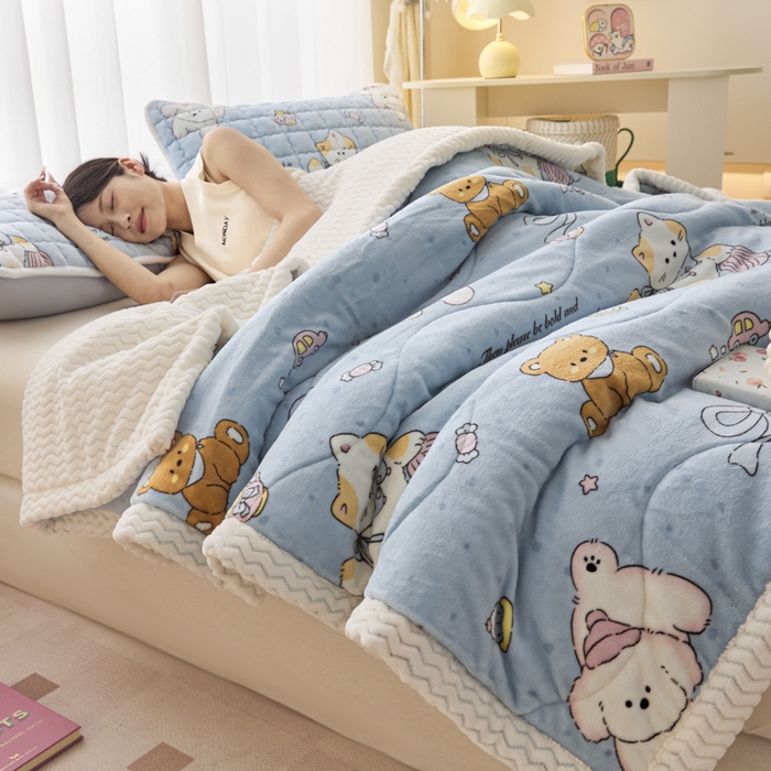 91家纺网 家纺一手货源 找家纺 莉莉安家纺 2025秋冬新款加厚三层夹棉牛奶绒贝贝绒毯冬季保暖盖毯复合毛毯 欢乐宠物