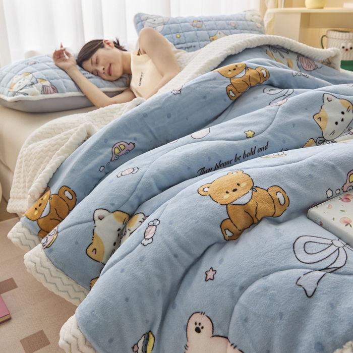 91家纺网 家纺一手货源 找家纺 莉莉安家纺 2025秋冬新款加厚三层夹棉牛奶绒贝贝绒毯冬季保暖盖毯复合毛毯 欢乐宠物