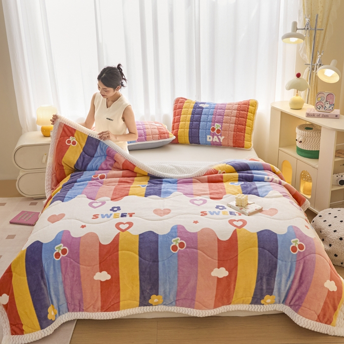 91家纺网 家纺一手货源 找家纺 莉莉安家纺 2025秋冬新款加厚三层夹棉牛奶绒贝贝绒毯冬季保暖盖毯复合毛毯 迷幻彩虹