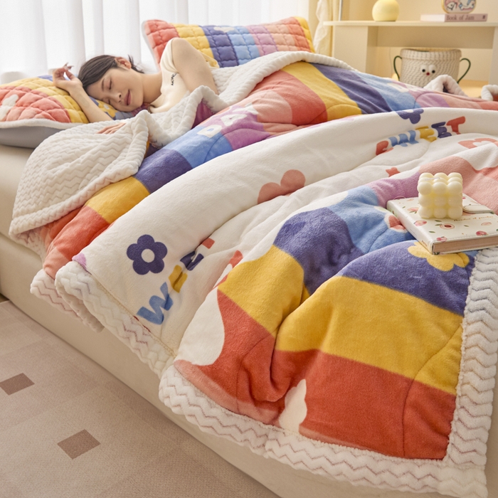 91家纺网 家纺一手货源 找家纺 莉莉安家纺 2025秋冬新款加厚三层夹棉牛奶绒贝贝绒毯冬季保暖盖毯复合毛毯 迷幻彩虹