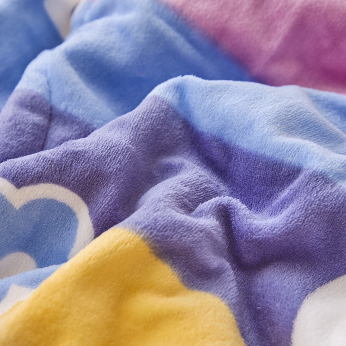 91家纺网 家纺一手货源 找家纺 莉莉安家纺 2025秋冬新款加厚三层夹棉牛奶绒贝贝绒毯冬季保暖盖毯复合毛毯 迷幻彩虹