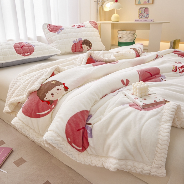 91家纺网 家纺一手货源 找家纺 莉莉安家纺 2025秋冬新款加厚三层夹棉牛奶绒贝贝绒毯冬季保暖盖毯复合毛毯 桃桃公主