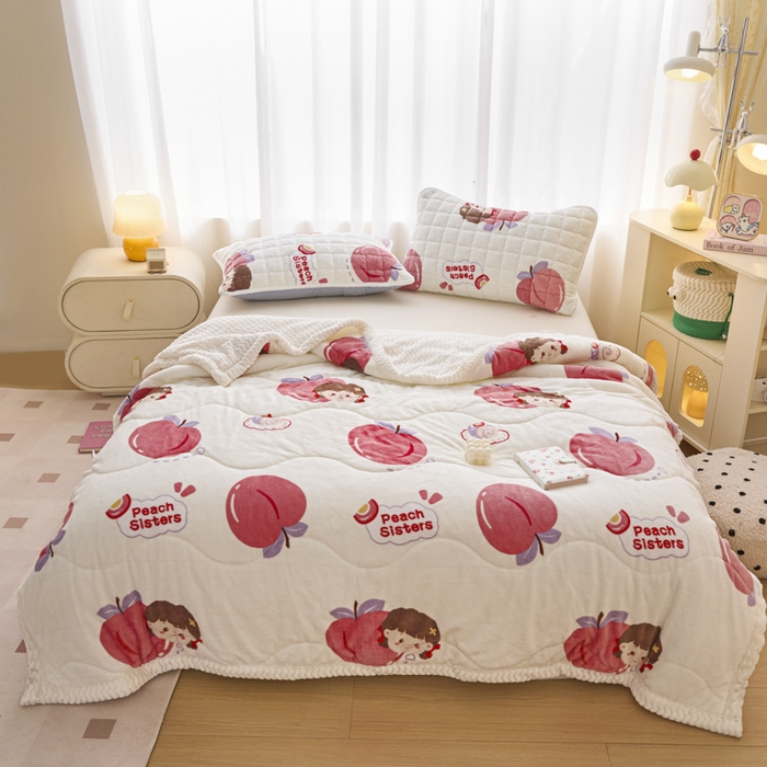 91家纺网 家纺一手货源 找家纺 莉莉安家纺 2025秋冬新款加厚三层夹棉牛奶绒贝贝绒毯冬季保暖盖毯复合毛毯 桃桃公主