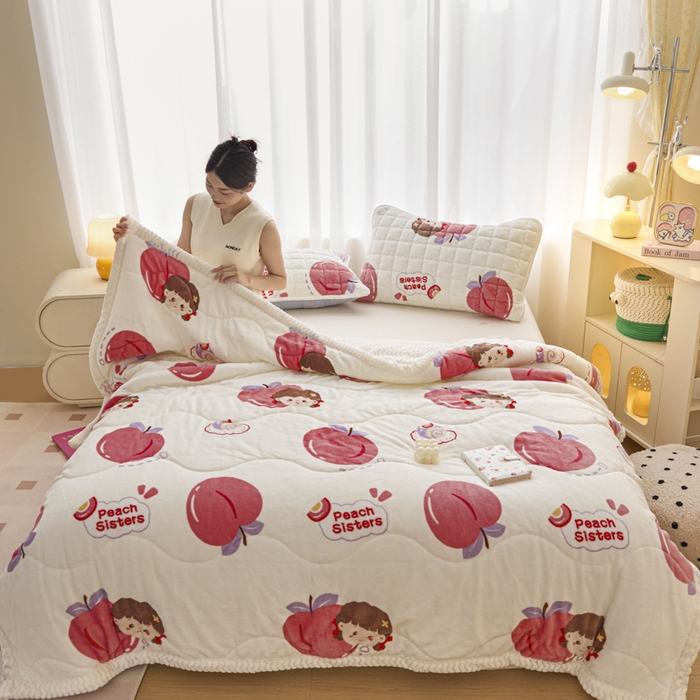 91家纺网 家纺一手货源 找家纺 莉莉安家纺 2025秋冬新款加厚三层夹棉牛奶绒贝贝绒毯冬季保暖盖毯复合毛毯 桃桃公主